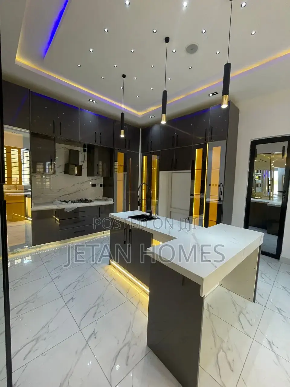 5bdrm Duplex in Lekki for sale