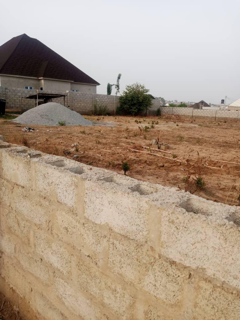 Land for urgent sale@ jikwoyi by agwangede Size : 1000sqm