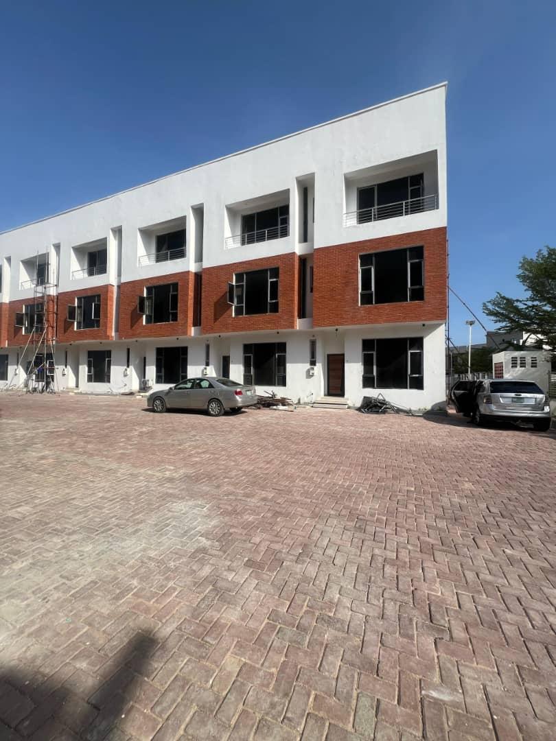 Fully Serviced 4 bedroom terrace duplex with BQ and pool within an exclusive estate