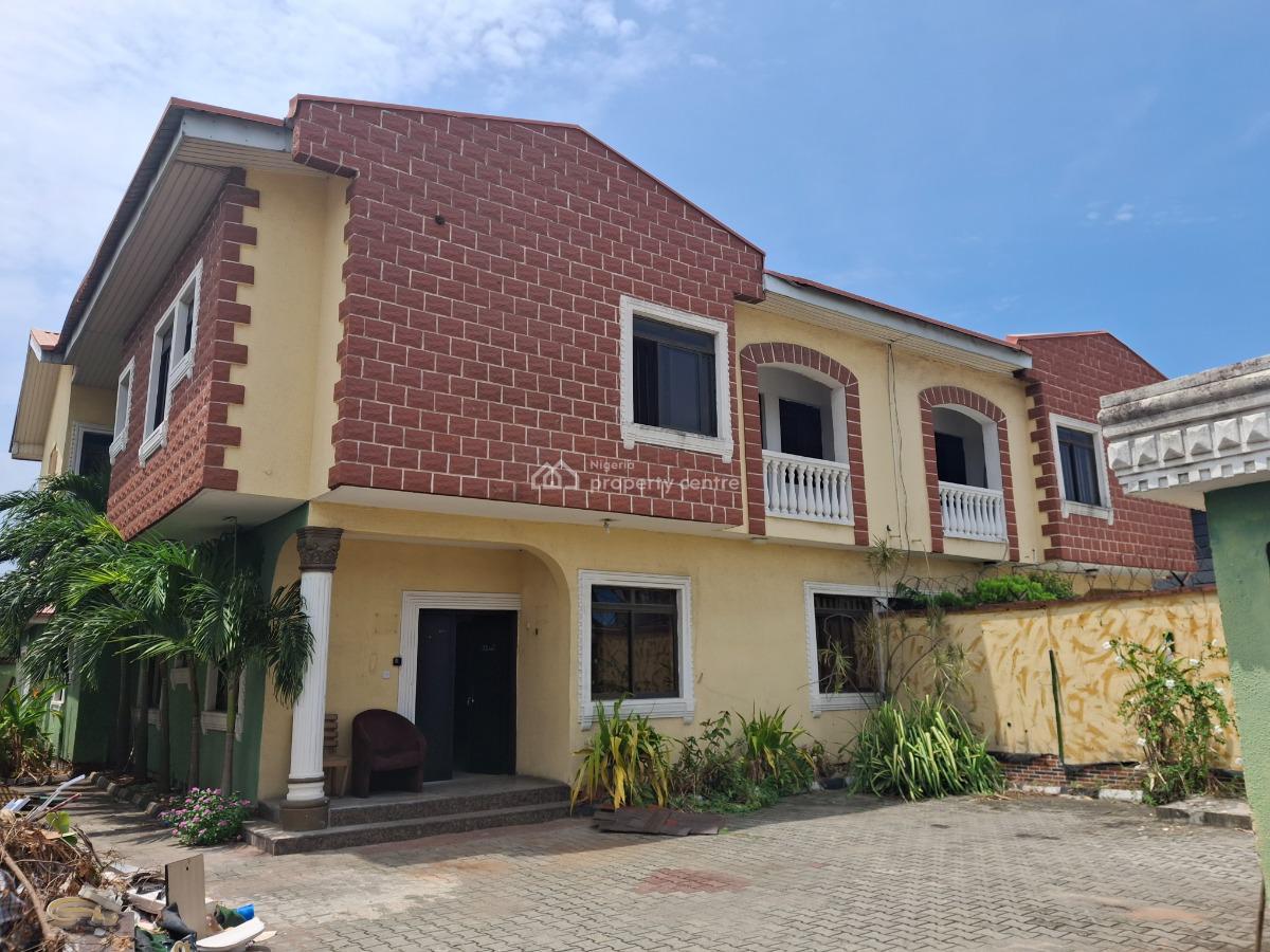 4 Bedroom Semi Detached House With 2 Roof Bq