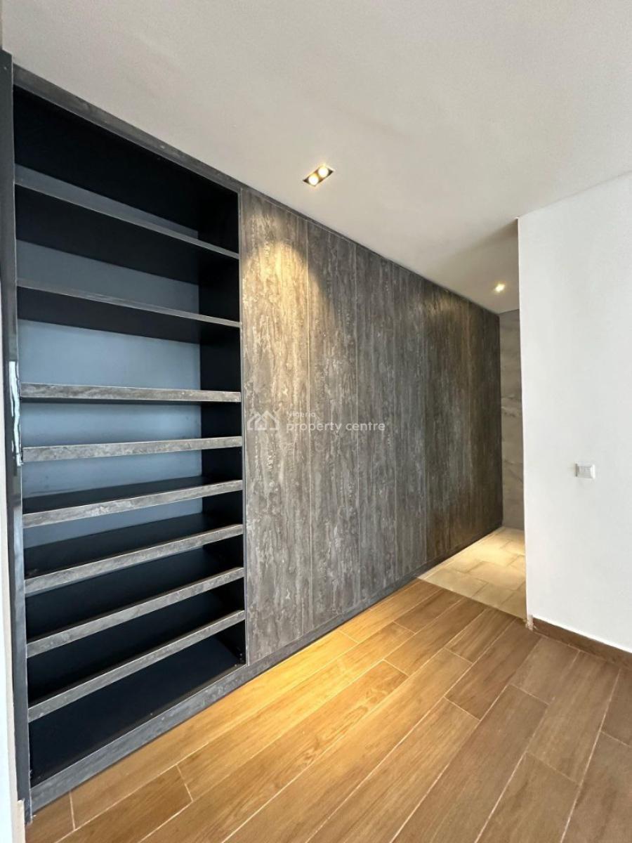 3 Bedroom Apartment With A Room Bq