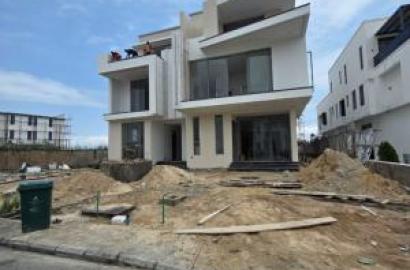 4 Bedroom Demi Detached With Bq