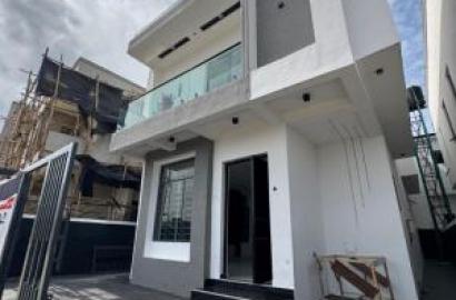 4 Bedroom Semi-detached Duplex With A Bq