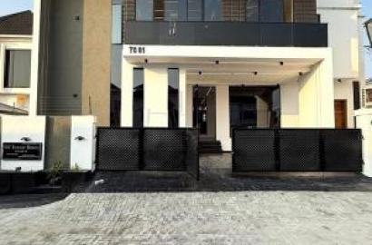 Contemporary 5 Bedroom Fully Detached Duplex