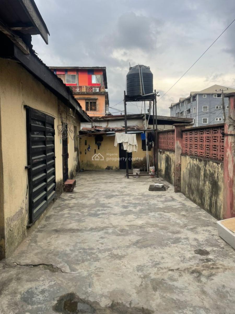 Demolishable Bungalow , Suitable For Flats & Hostel
