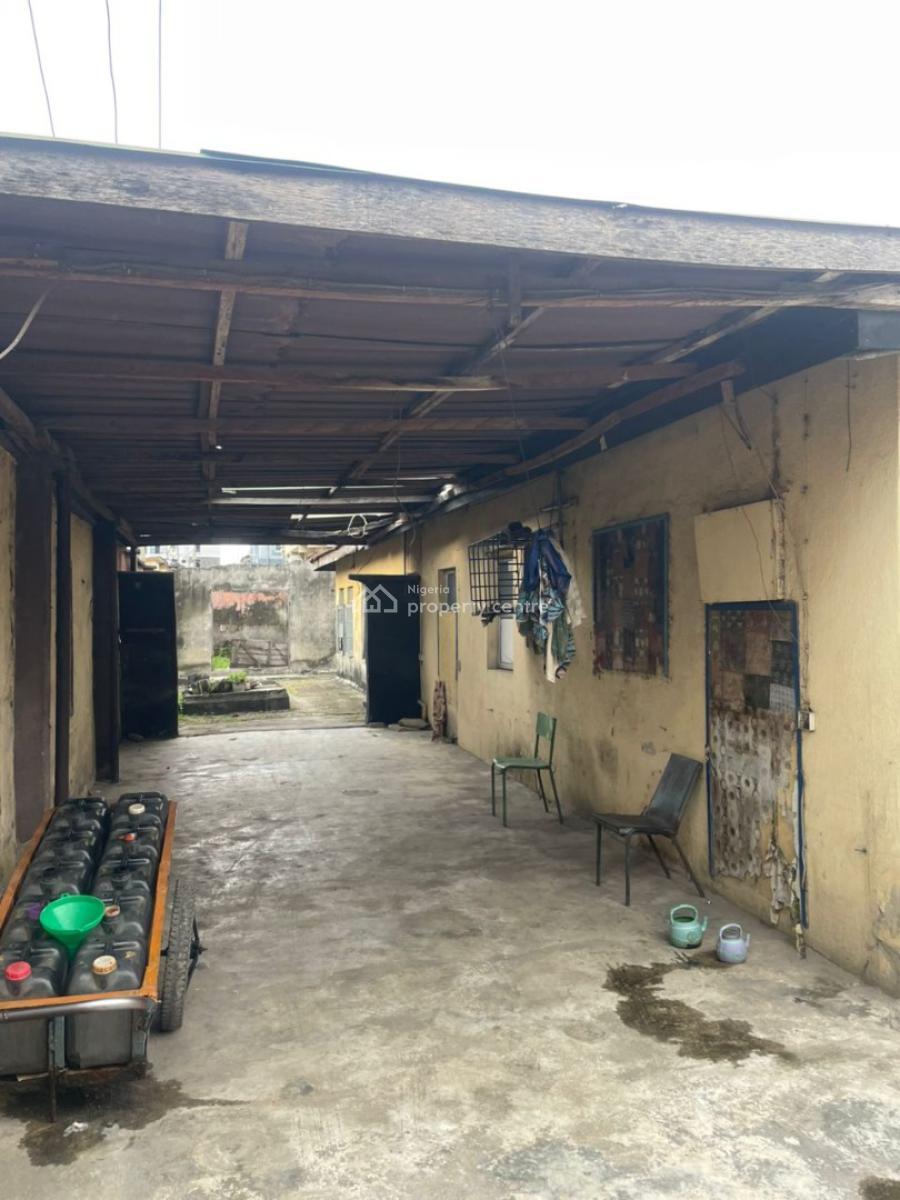 Demolishable Bungalow , Suitable For Flats & Hostel