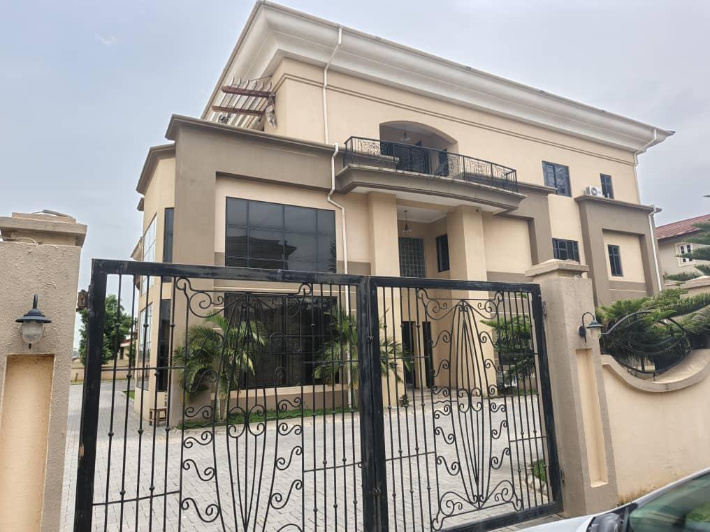 5 bedrooms,  3-seat living area;  plus 4 units of 3-bedroom flats (en-suite)...  Serene environment...   Land Size:  2,500sqm  Location: Maitama Main, Abuja.