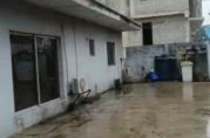 Old 3 Bedrooms Bungalow Seating On 435sqm