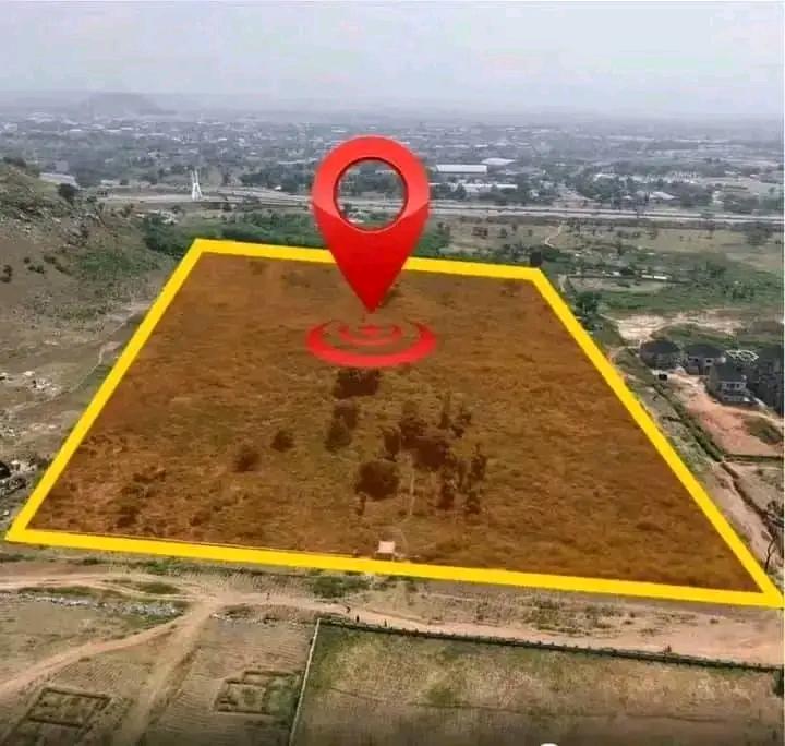 KUKWABA LAND FOR SALE Location : Kukwaba District Abuja   Land Size :  9.25 Hectares Land Title : FCDA R of O