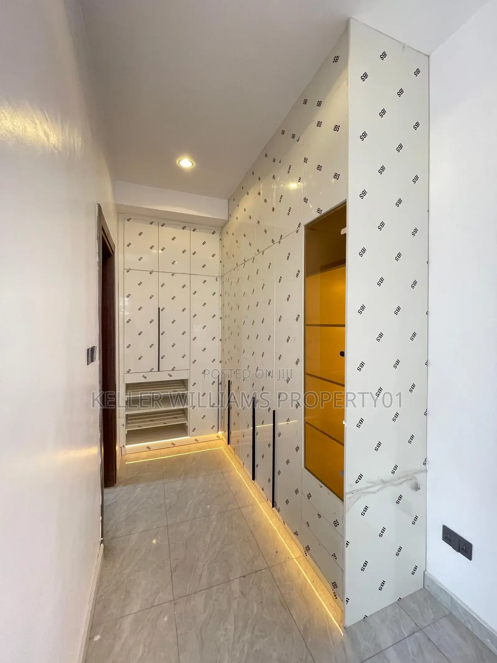 4bdrm Duplex in Secured Estate, Lekki Phase 1 for sale