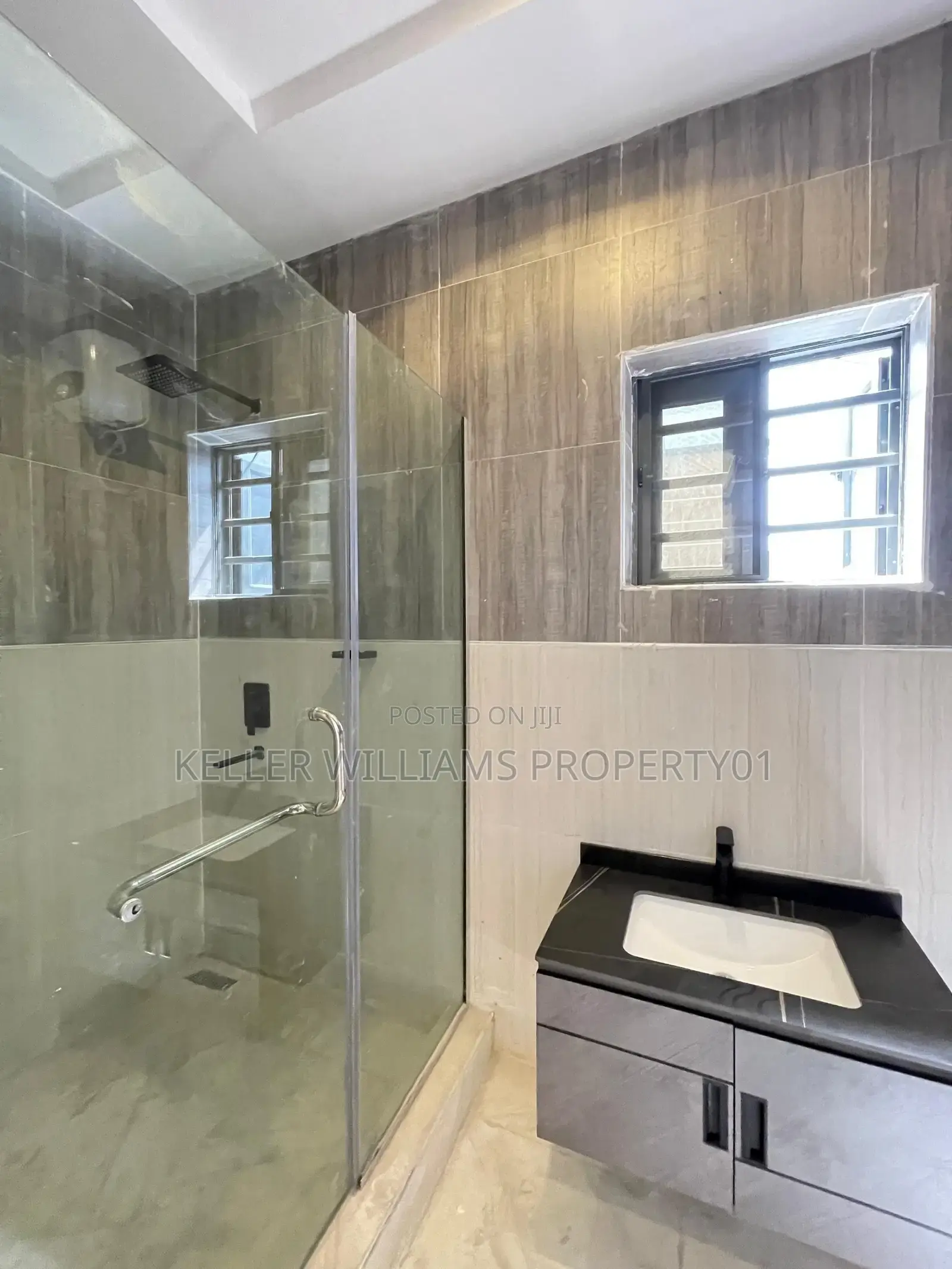 4bdrm Duplex in Secured Estate, Lekki Phase 1 for sale