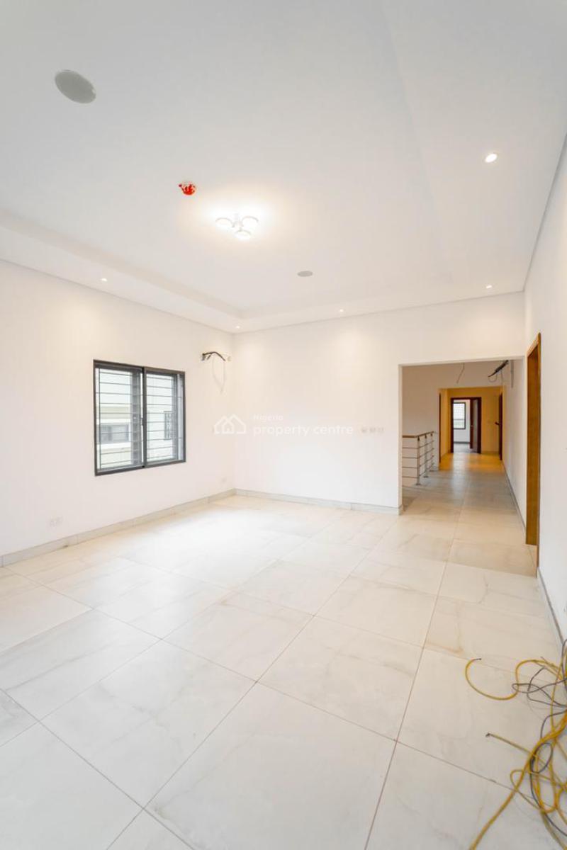 Luxury 5 Bedrooms Detached Duplex With Bq