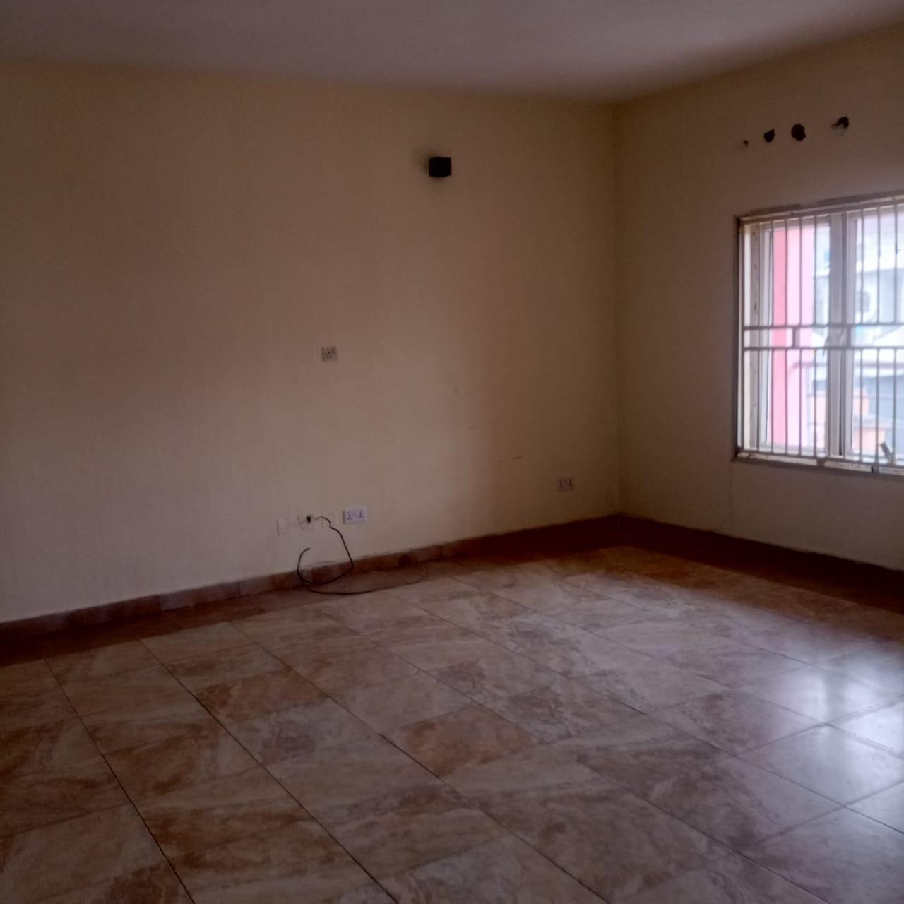 3 bedroom flat in a serene environment at ikota estate. Besides mega chicken, Ikota.  Price: 4.5m