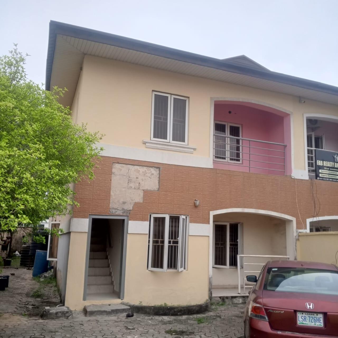 3 bedroom flat in a serene environment at ikota estate. Besides mega chicken, Ikota.  Price: 4.5m