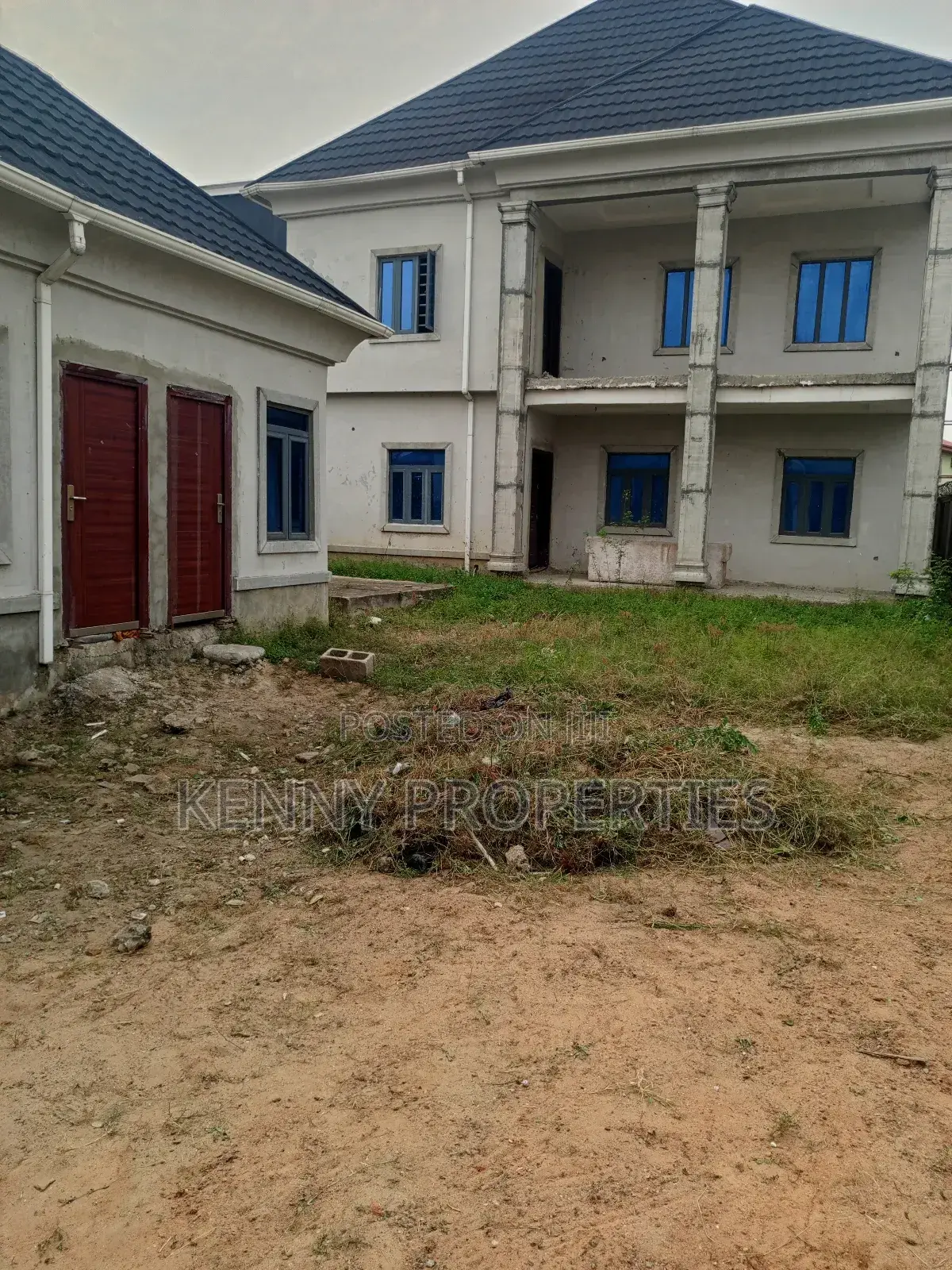 6bdrm Duplex in Goodness Estate for sale
