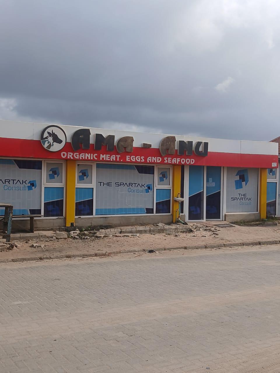 URGENT SALE Commercial 4 bedrooms bungalow with big shop