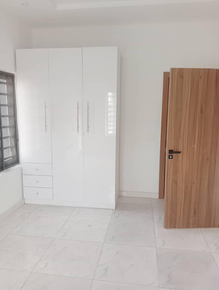 8 units of 2bedroom Apartment for sale in Lekki phase1 Roof top