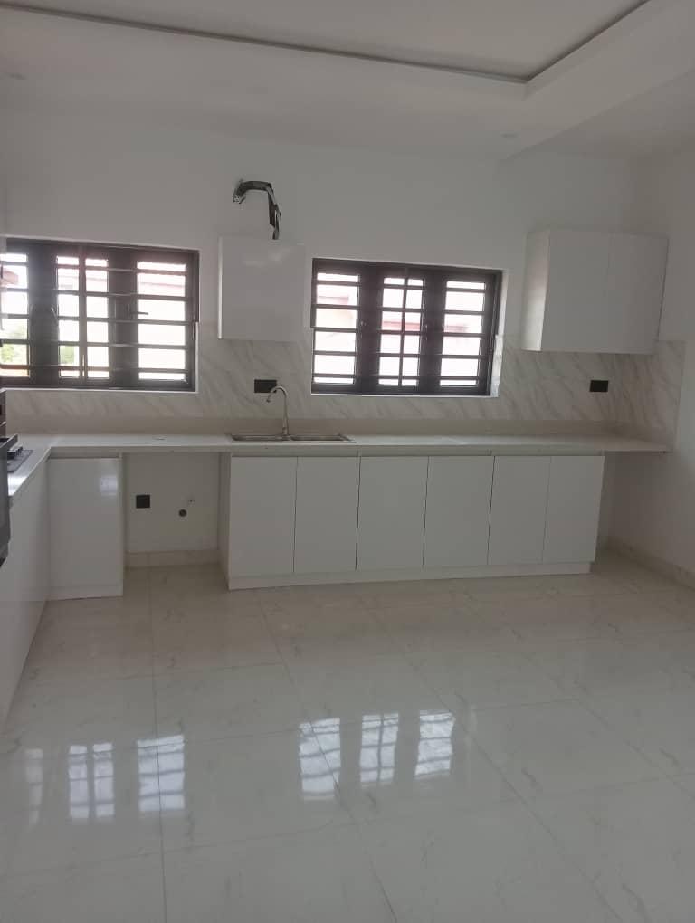 8 units of 2bedroom Apartment for sale in Lekki phase1 Roof top