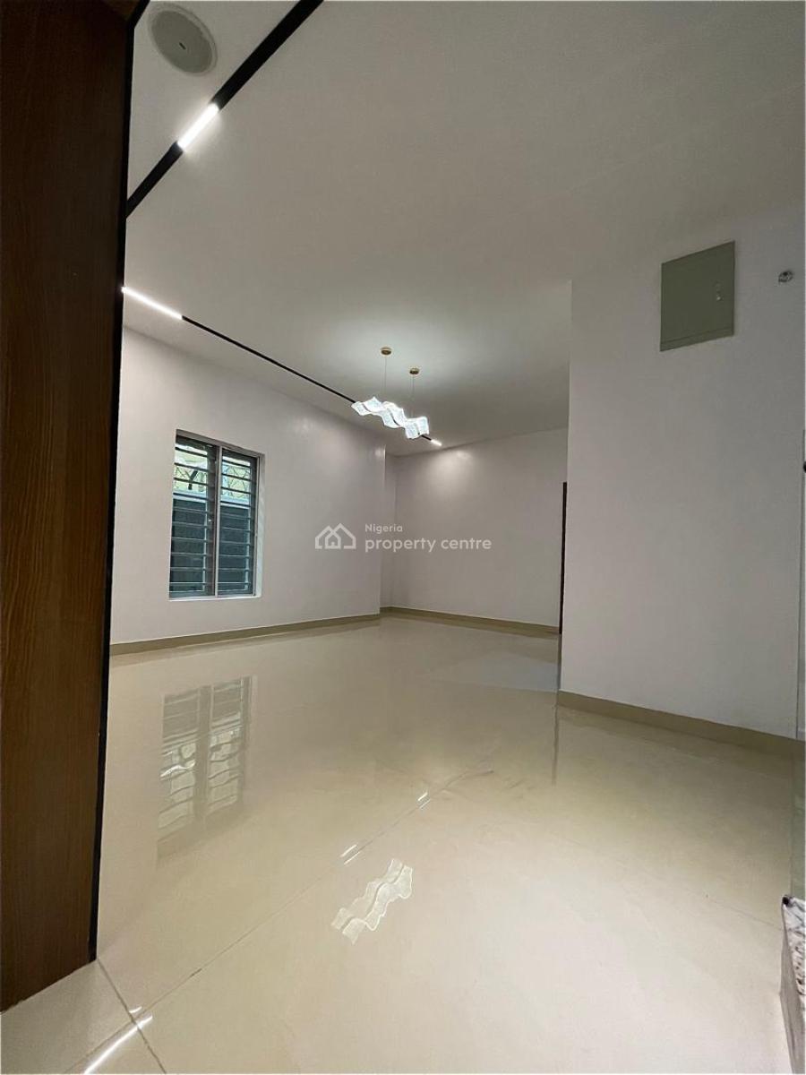 Luxury 5bedrm Duplex With A Room Bq At Omole Phase 1