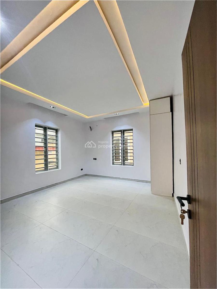 Luxury 5bedrm Duplex With A Room Bq At Omole Phase 1