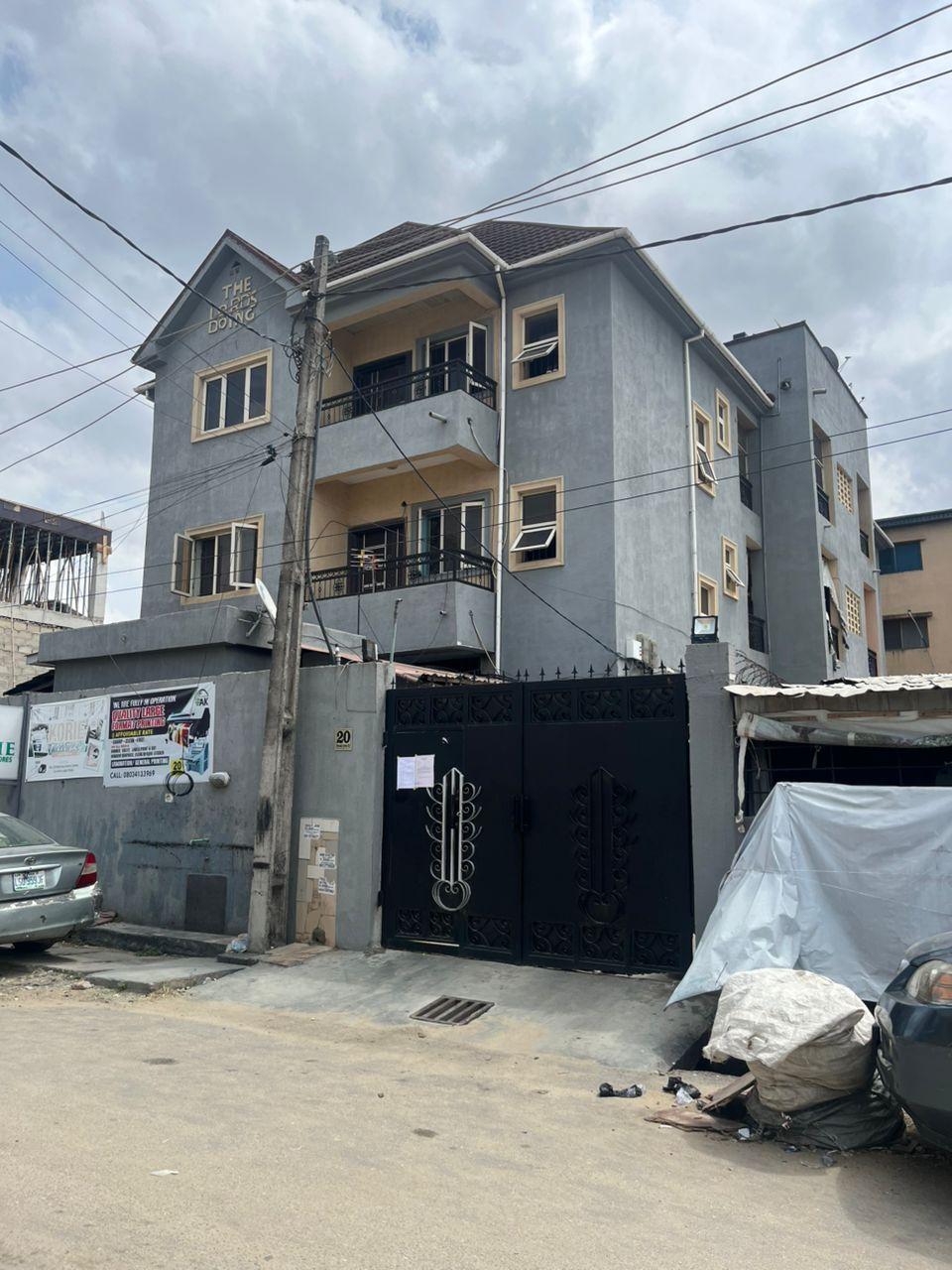 FOR SALE📌  A block of 6Nos 3bedroom flat, inclusive of ground floor warehouse on land size of 530sqm located at Memudu Aremu street off Masha road, Surulere