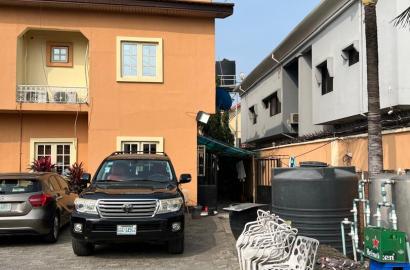 A semi detached, 3bedroom en-suite, 2 sitting room plus a pent house.  A room bq, plus 5 parking space  and a guard house close to admiralty way junction. *Land Size:* 421sqm
