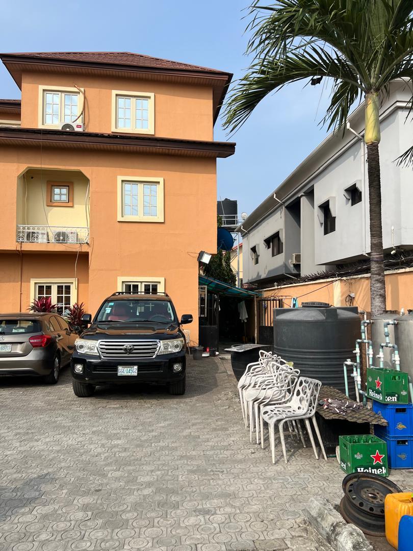 A semi detached, 3bedroom en-suite, 2 sitting room plus a pent house.  A room bq, plus 5 parking space  and a guard house close to admiralty way junction. *Land Size:* 421sqm