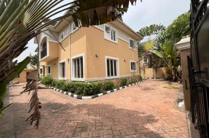 Fully detached  5 bedroom house plus 2 separate rooms service quarters with security house and ample parking space