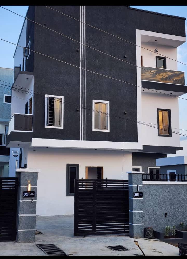 Newly built 5 bedroom All ensuites Detached Duplex + a room bq.