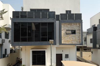 For Sale Condition: Fully finished and Fully Furnished  Type: Duplex 📍 Location: Guzape Main Bedroom: 5 Bathrooms: 5 Toilets: 6 BQ: Yes 2 Rooms