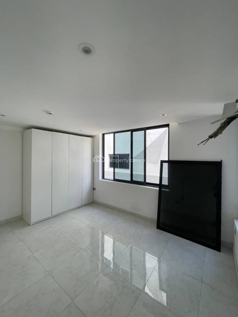 Tastefully Finished 4 Bedroom Penthouse With Elevator