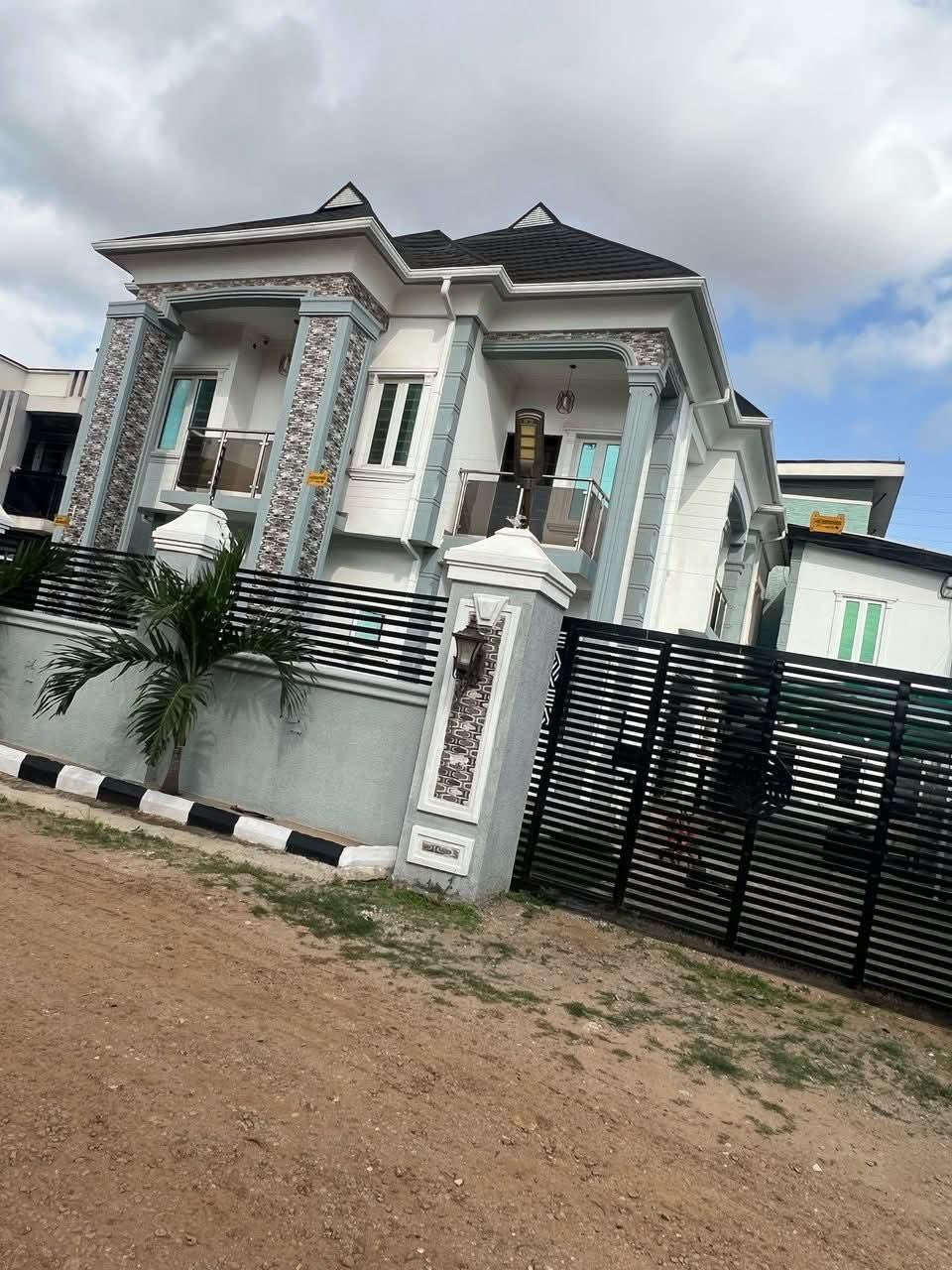 FOR SALE!! FOUR BEDROOM DUPLEX WITH TWO (2) NUMBERS OF ROOM SELF