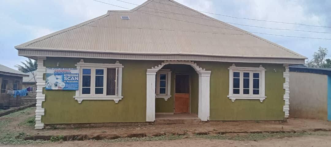 House which has Two units 3 bedroom flat available for sale at Ifedapo Amuloko Ibadan