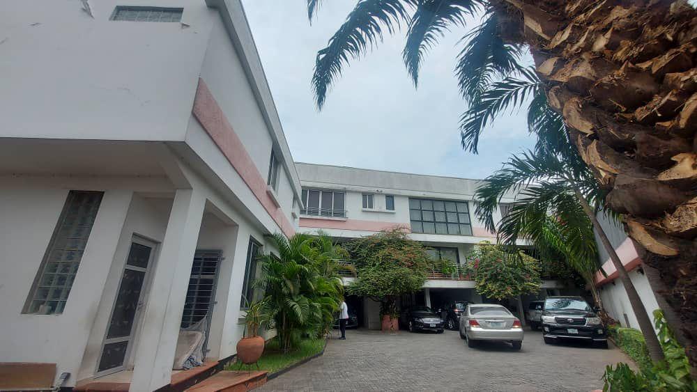 To let at ikoyi south awolowo road