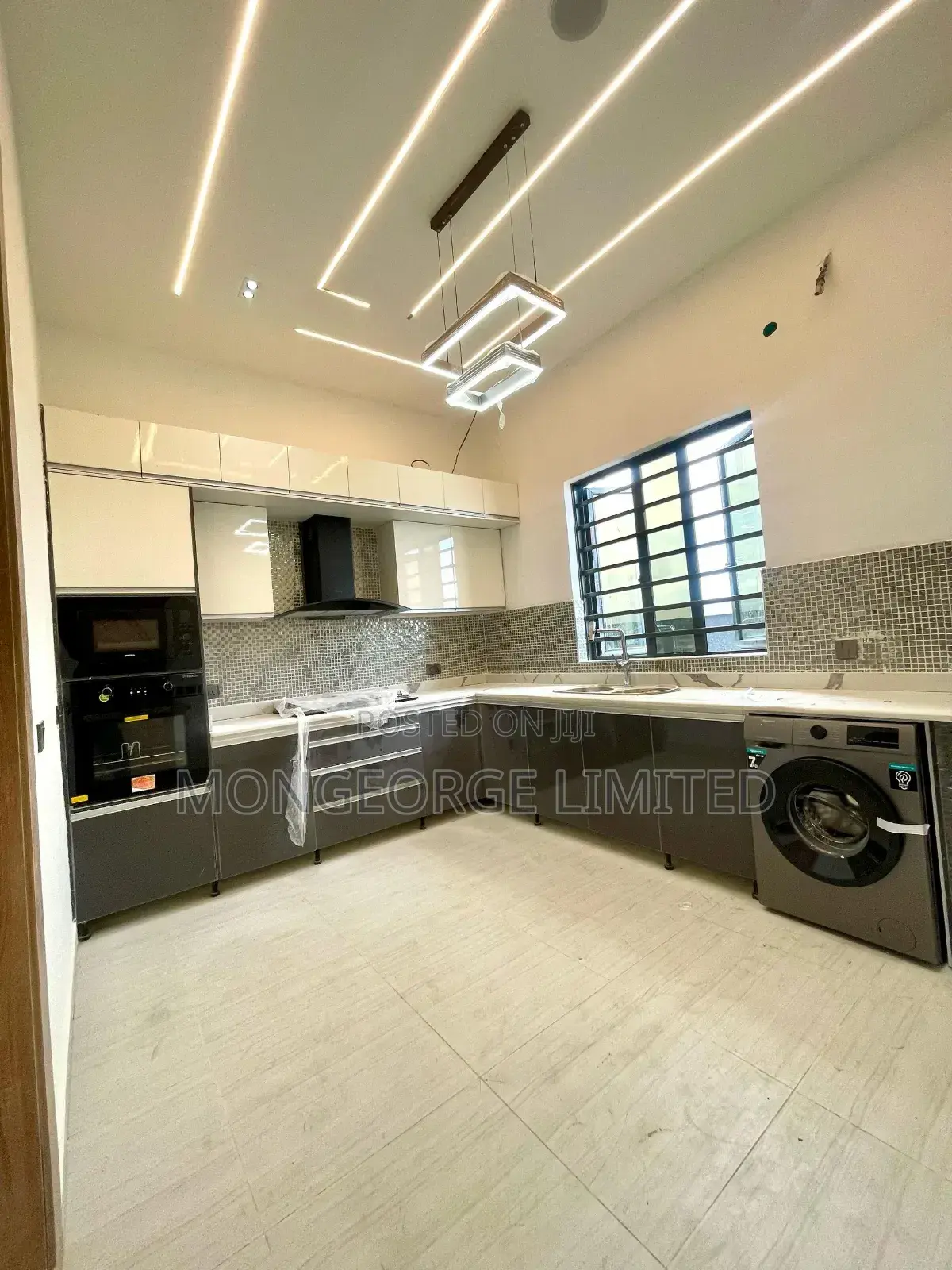 4bdrm Duplex in Orchid Road,Chevron for sale