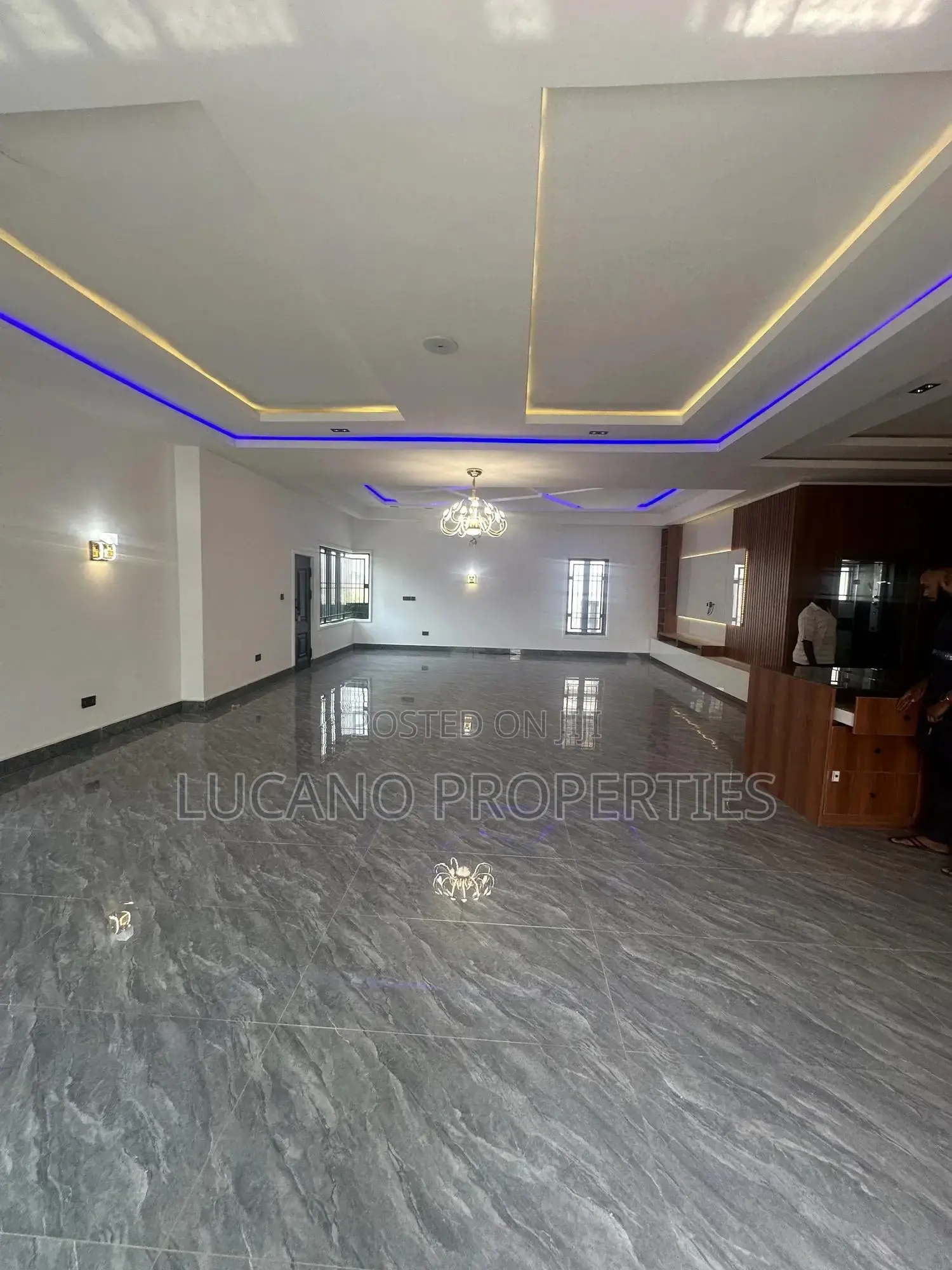 6bdrm Duplex in Guzape Main for sale