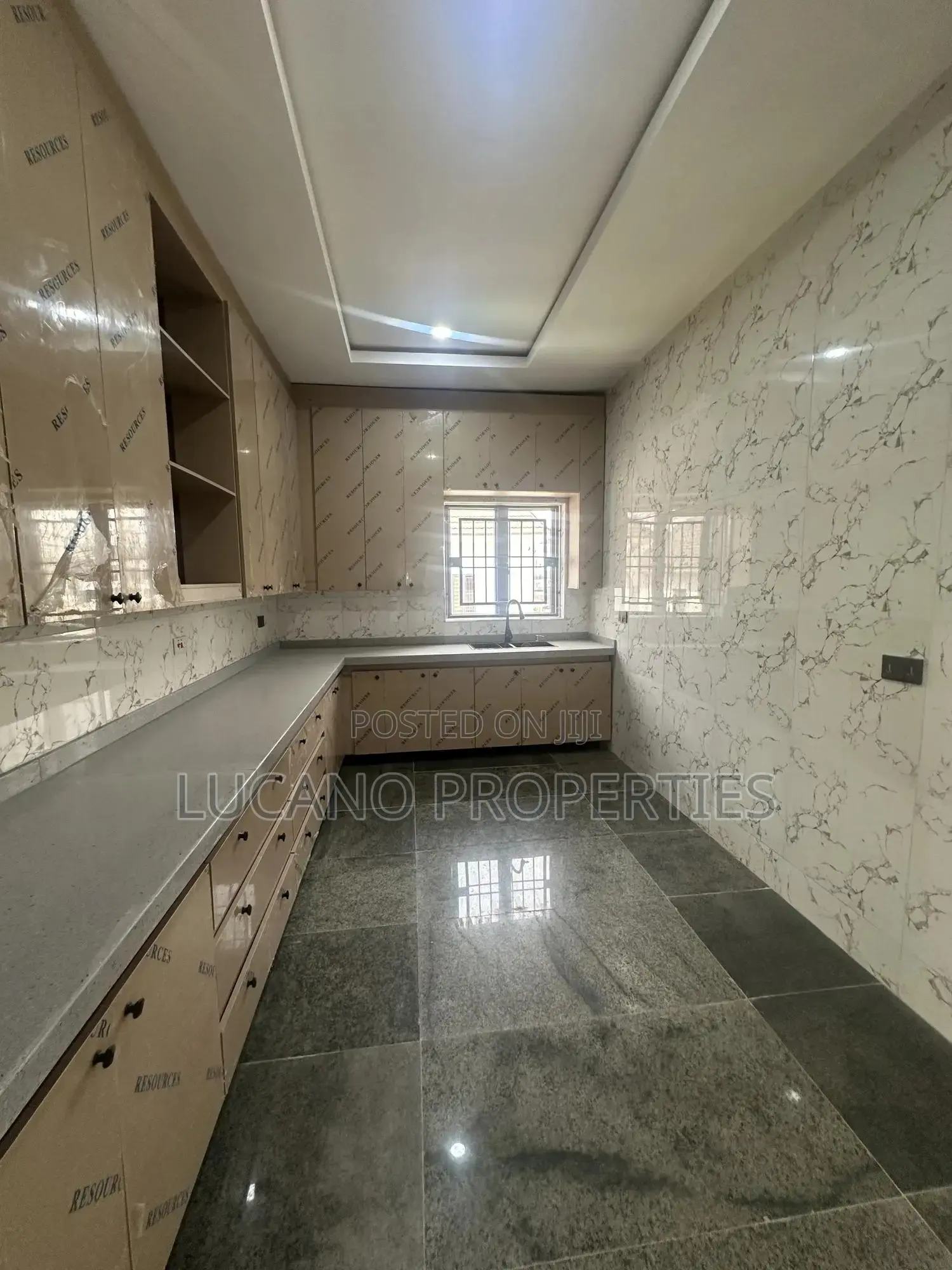 6bdrm Duplex in Guzape Main for sale