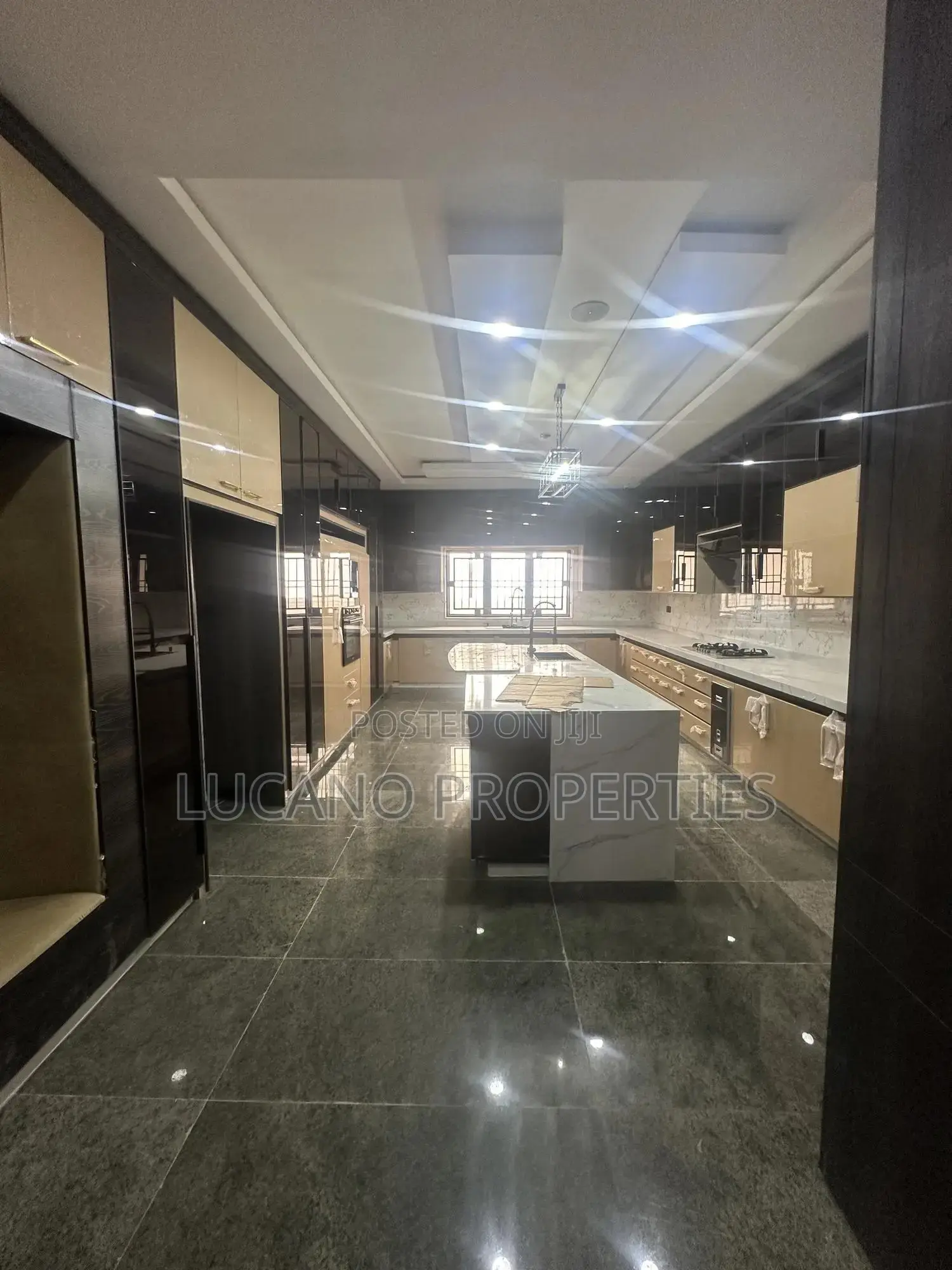 6bdrm Duplex in Guzape Main for sale