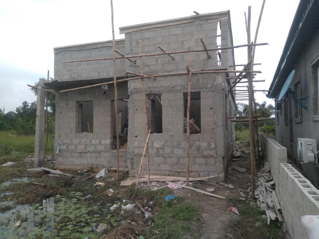 for sale a plot of about 796 sqm with a modern 3 bedroom bungalow up to roofing level with enough space to build even a benefitting upstairs as desired