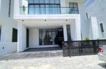 Modern 5 Bedroom Detached Duplex With Private Swimming Pool
