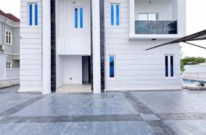 Massive 5 Bedroom Home Within A Family Friendly Home