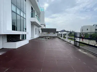 Detached duplex for sale  Limited Time Offer of 5 Bedroom Detached Duplex with Pool Take Advantage of This Opportunity in Royal Garden Estate, Ajah, Lagos