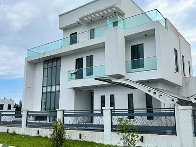 Detached duplex for sale  Limited Time Offer of 5 Bedroom Detached Duplex with Pool Take Advantage of This Opportunity in Royal Garden Estate, Ajah, Lagos