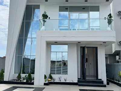 Detached duplex for sale  Upscale, Neatly Executed 5 Bedroom Detached Duplex with Pool Lekki, Lagos