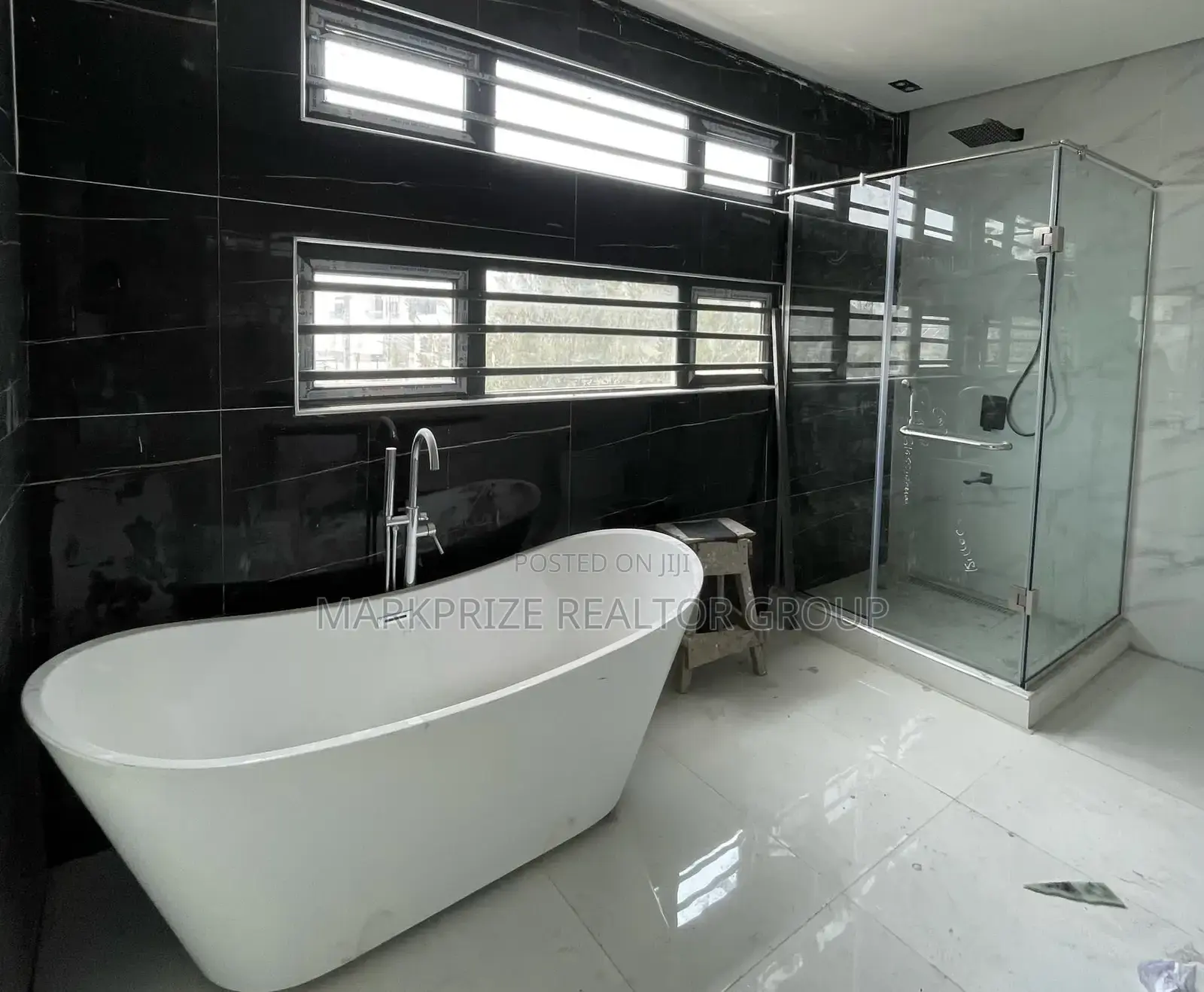 5bdrm Duplex in Lekki County Homes for sale