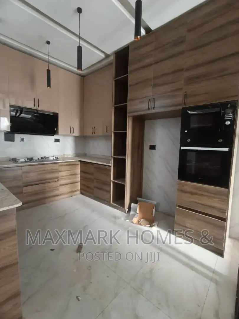 4bdrm Duplex in Orchid Road, Lekki for sale
