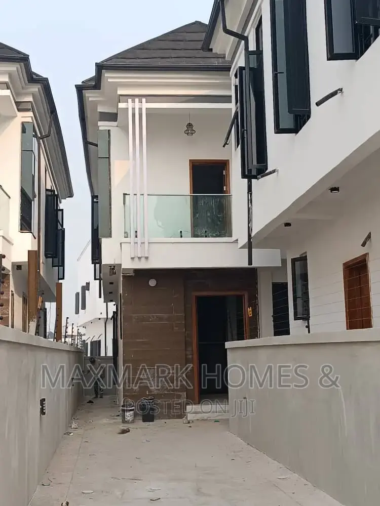 4bdrm Duplex in Orchid Road, Lekki for sale