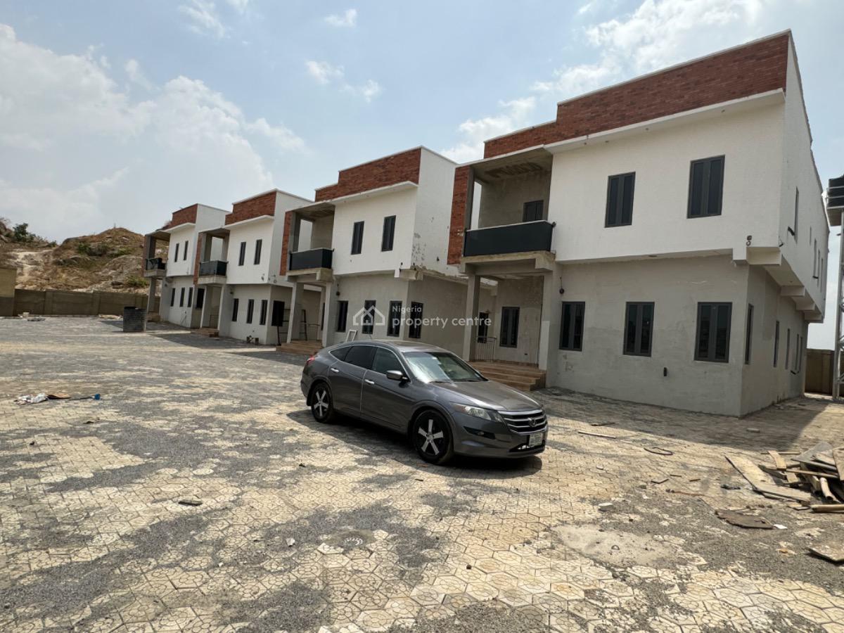 Solid Built 5 Bedroom Fully Detached Duplex In A Serene Environment