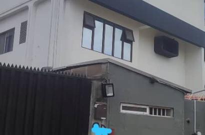 A well maintained and fully functioning 18 Rooms Hotel together with a 4 Bedroom Duplex for sale  Price: N1Billion
