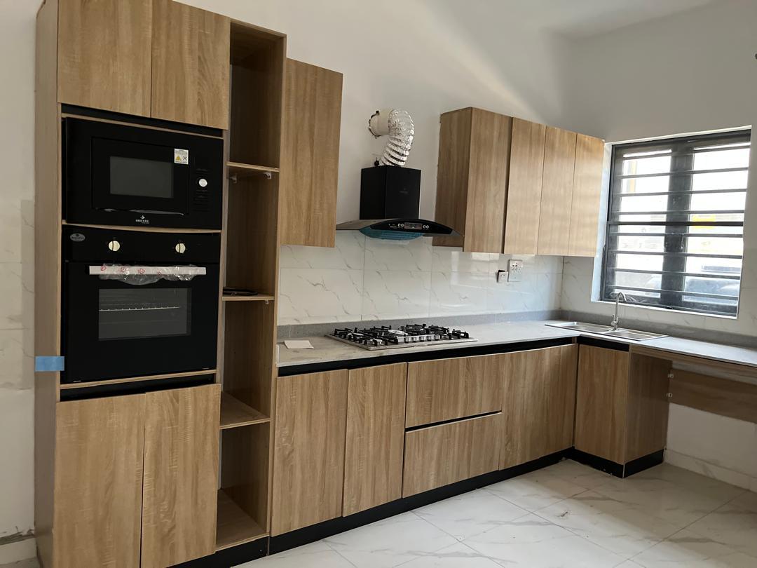 4 BedRoom in exclusive Florence court by vgc for rent
